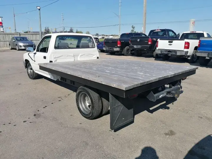 Toyota Tacoma 1989 photo 3