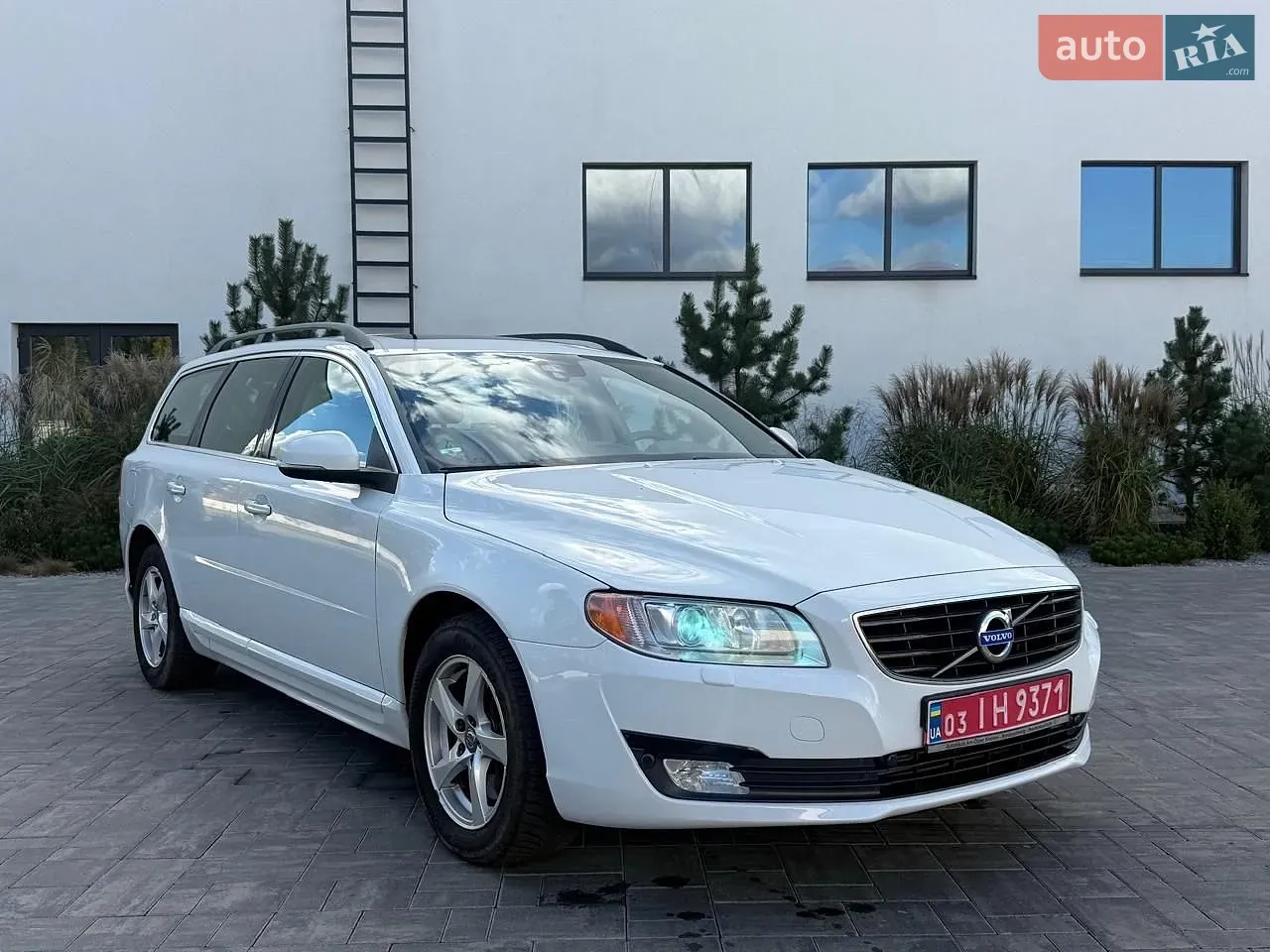 Volvo V70 2012 photo 2