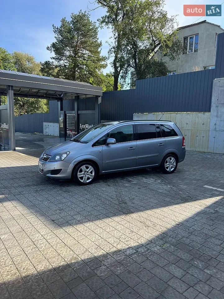 Opel Zafira 2010 photo 4