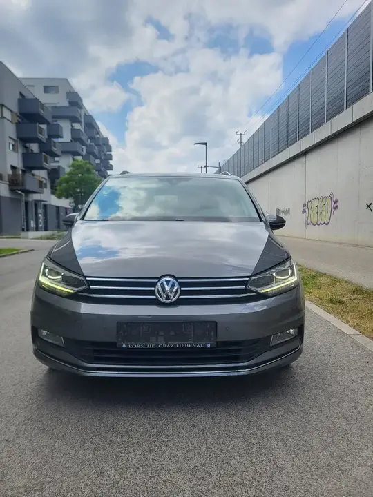 Volkswagen Touran 2015 photo 2