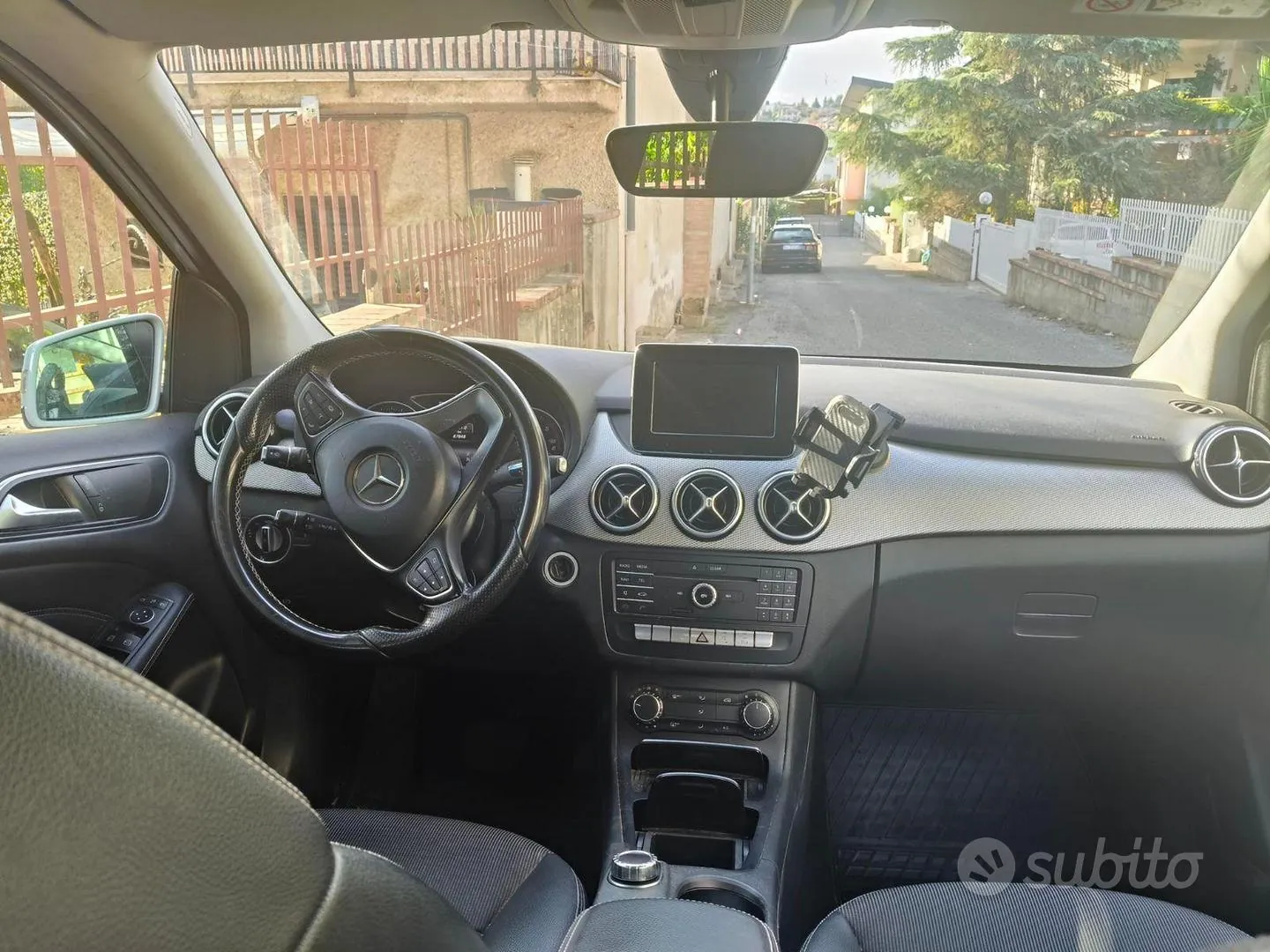 Mercedes-Benz Classe B 180 D 2015 photo 3