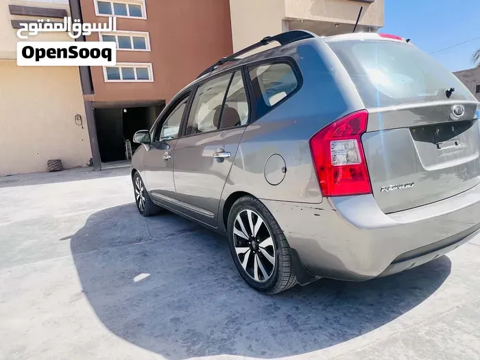 Kia Rondo 2009 photo 2