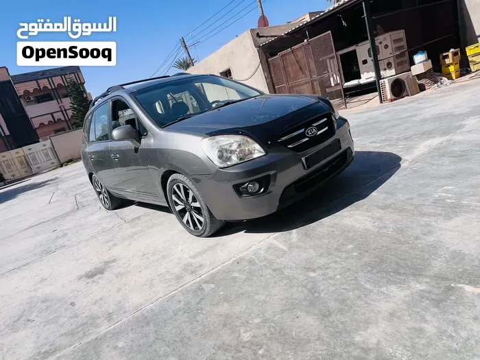 Kia Rondo 2009 photo 3