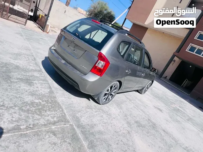 Kia Rondo 2009 photo 4