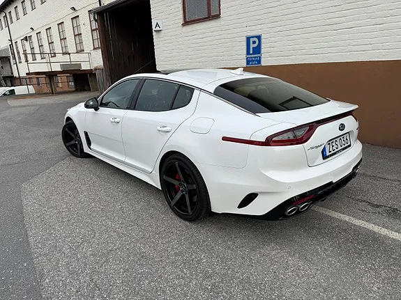 Kia Stinger 2018 photo 2