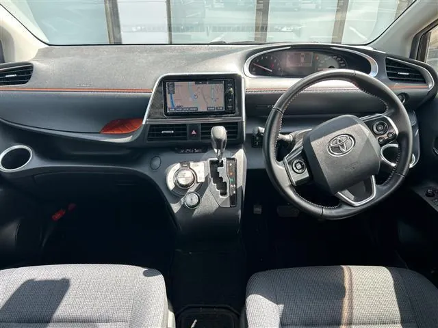 Toyota Sienta 2016 photo 2