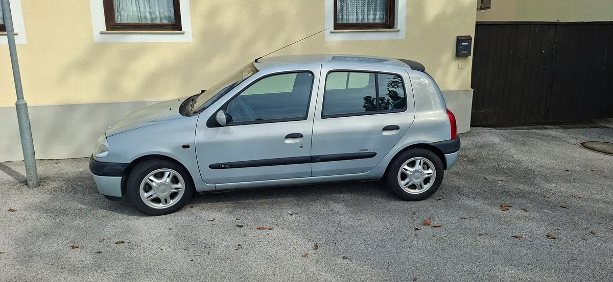 Renault Clio 2001 photo 3