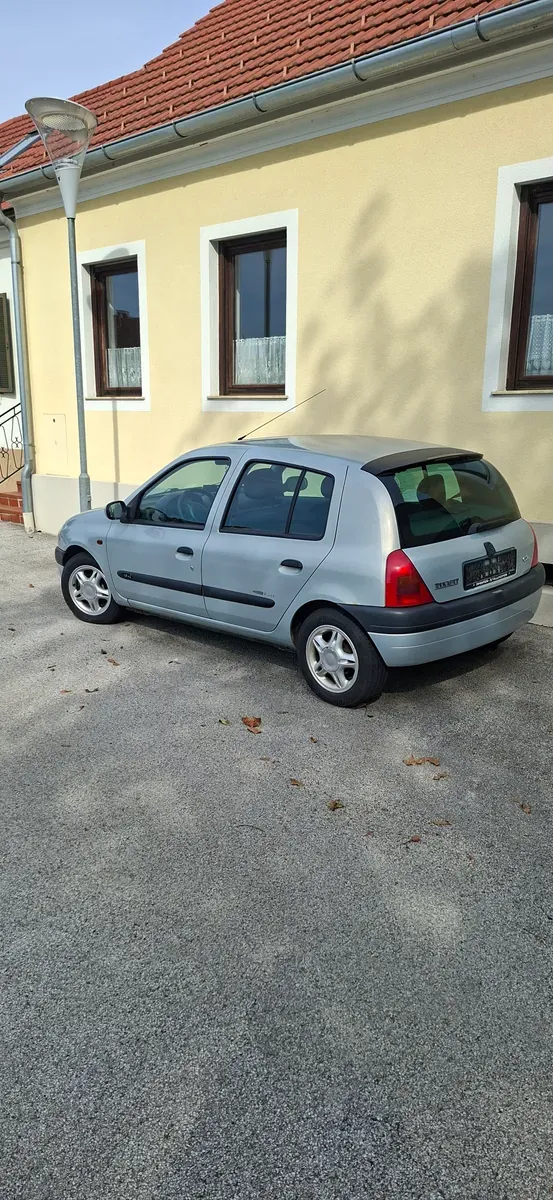 Renault Clio 2001 photo 2
