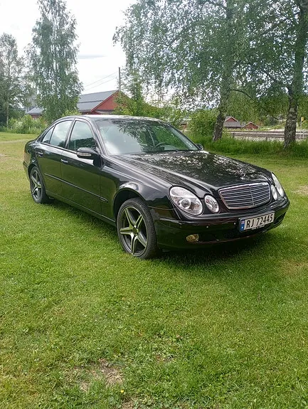 Mercedes-Benz E220 D 2005 photo 2