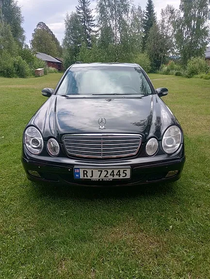 Mercedes-Benz E220 D 2005 photo 3