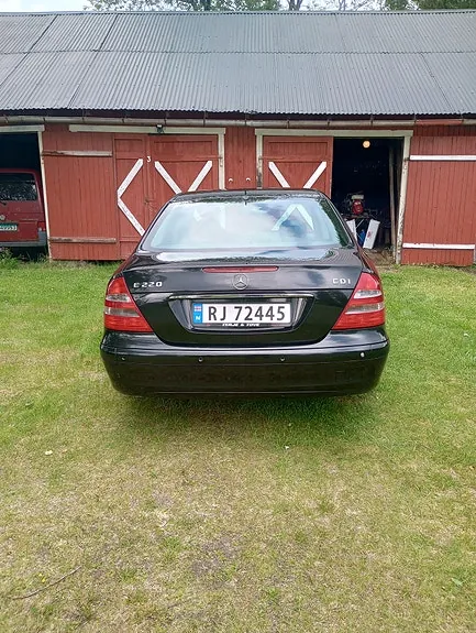 Mercedes-Benz E220 D 2005 photo 5