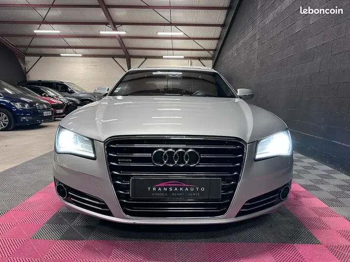 Audi A8 2011 photo 2