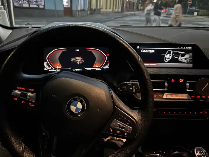 BMW 1 Series 2022 photo 2