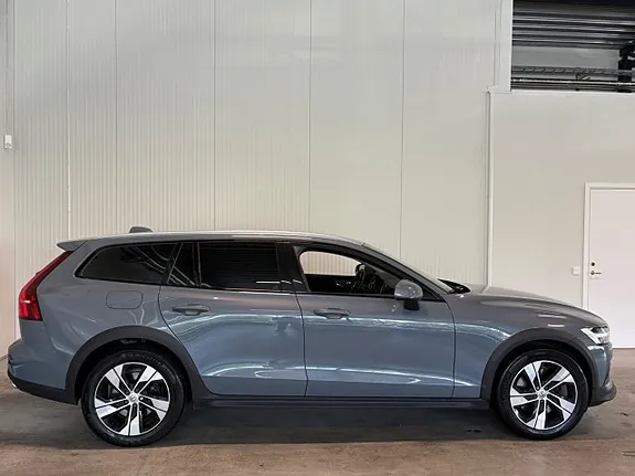 Volvo V60 Cross Country 2022 photo 2