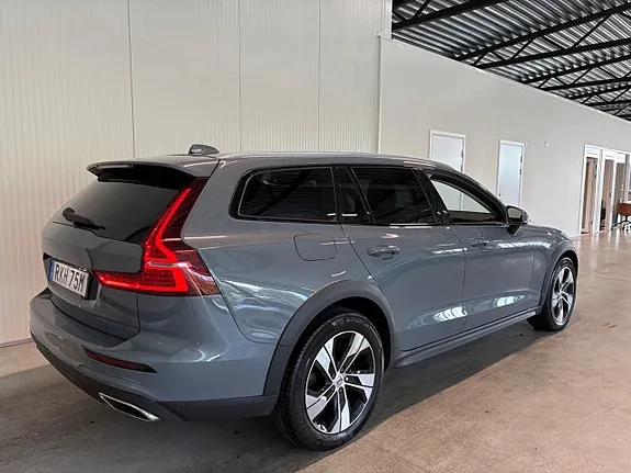 Volvo V60 Cross Country 2022 photo 3