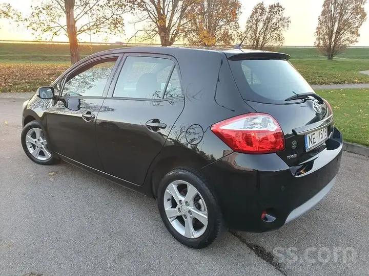 Toyota Auris 2011 photo 4