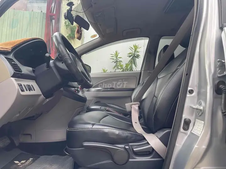 Mitsubishi Grandis 2005 photo 4