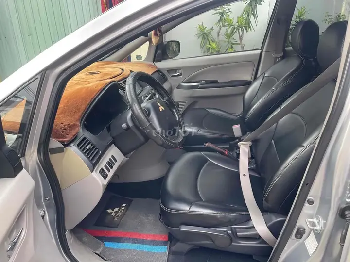 Mitsubishi Grandis 2005 photo 5