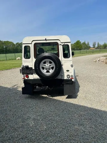 Land Rover Defender 2009 photo 3