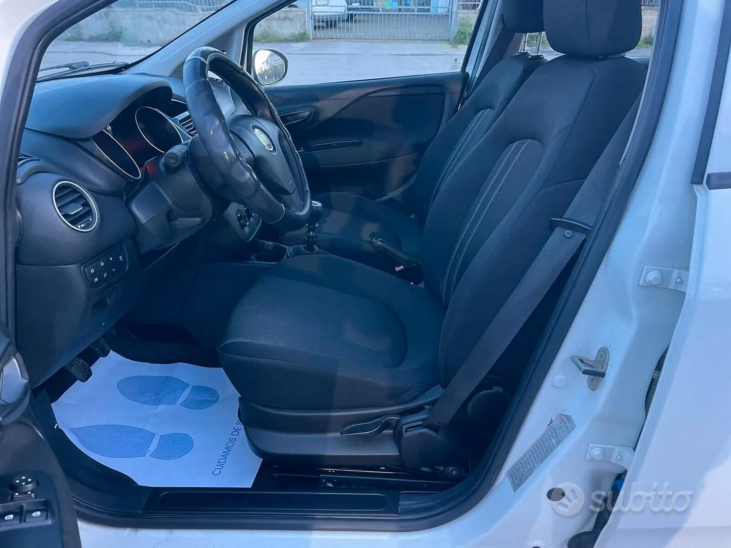 Fiat Punto 2015 photo 2