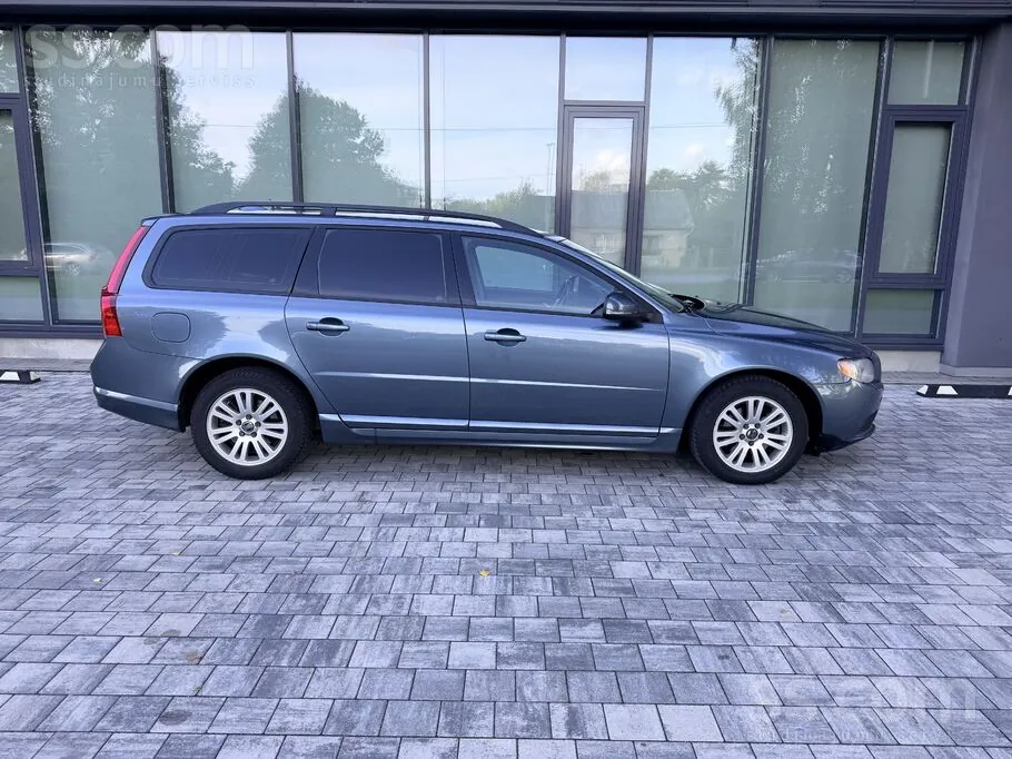 Volvo V70 2012 photo 2