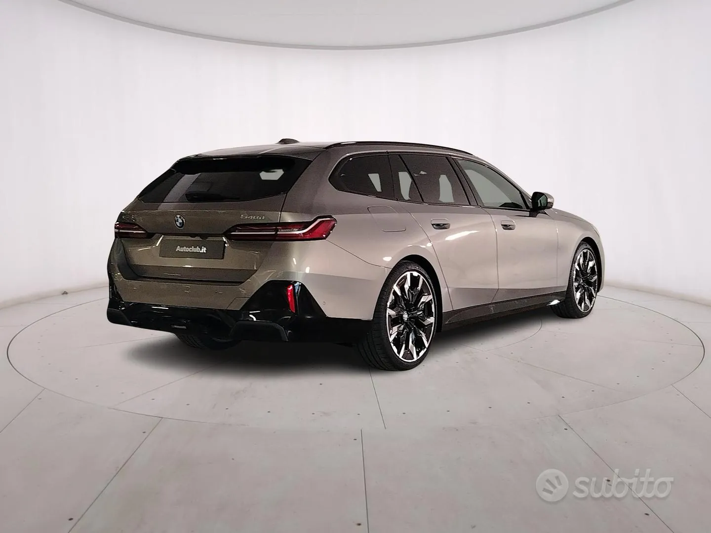 BMW 5 Series 2023 photo 2