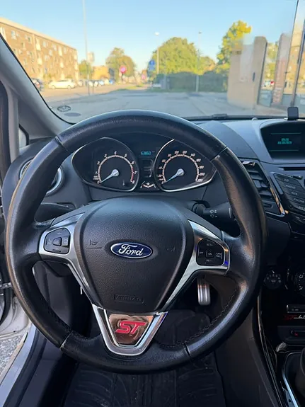 Ford Fiesta 2015 photo 4
