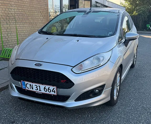 Ford Fiesta 2015 photo 2