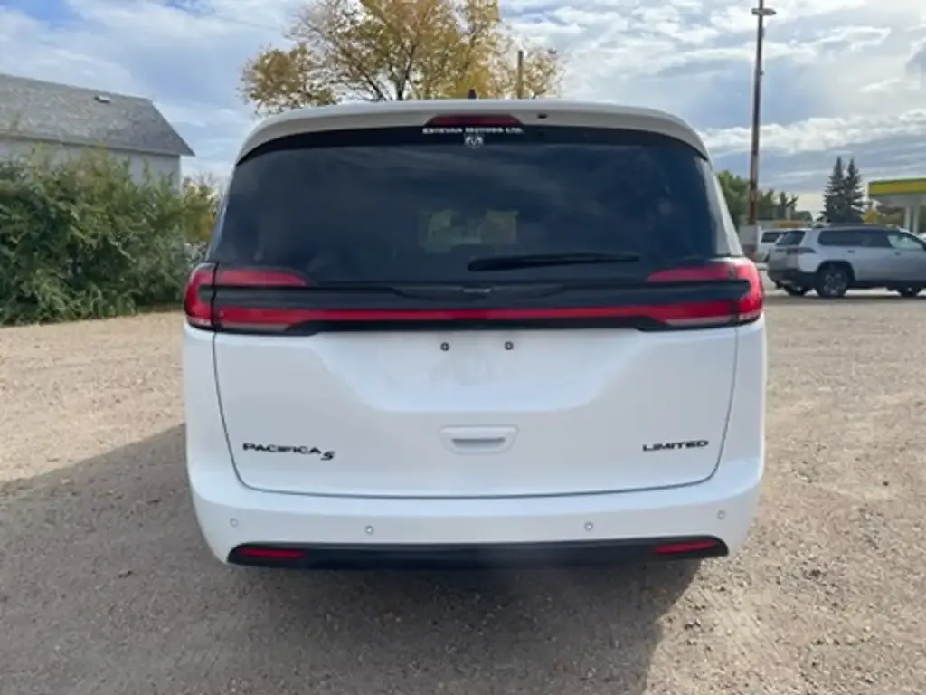 Chrysler Pacifica 2025 photo 3