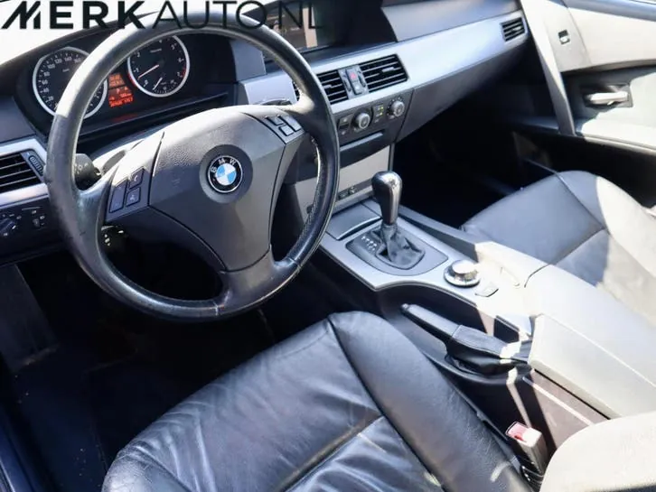 BMW 5 Series 2004 photo 2