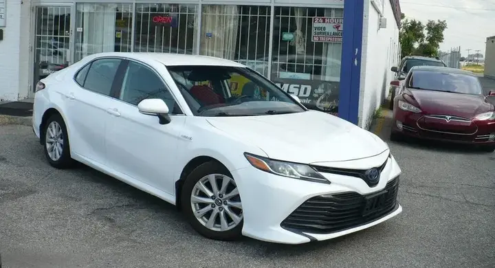 Toyota Camry 2021 photo 2