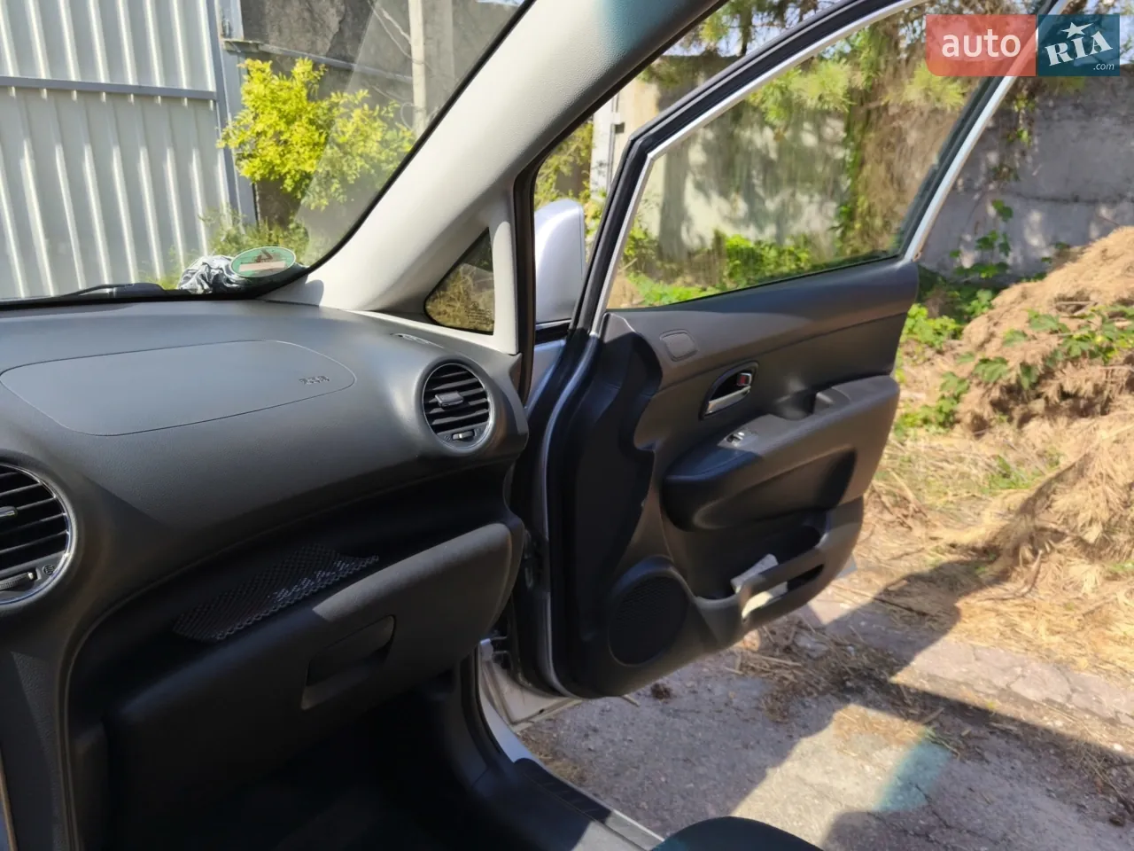 Kia Carens 2011 photo 2