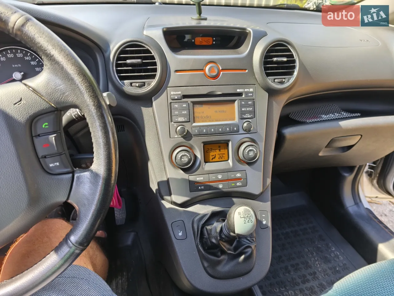 Kia Carens 2011 photo 3