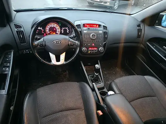 Kia Ceed 2010 photo 4