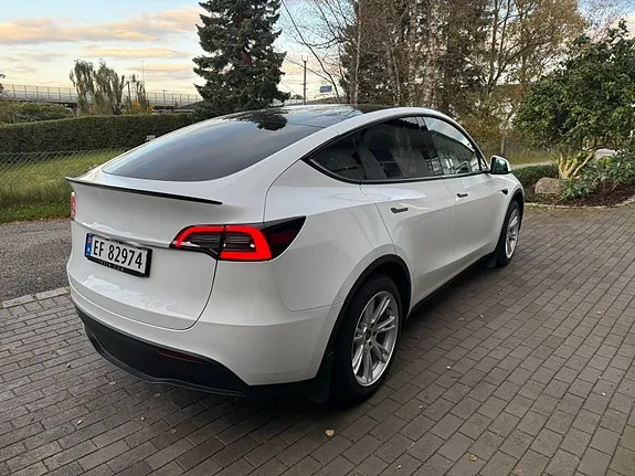 Tesla Model Y 2023 photo 5