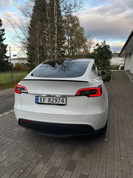 Tesla Model Y 2023 photo 4