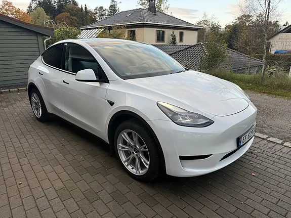 Tesla Model Y 2023 photo 3