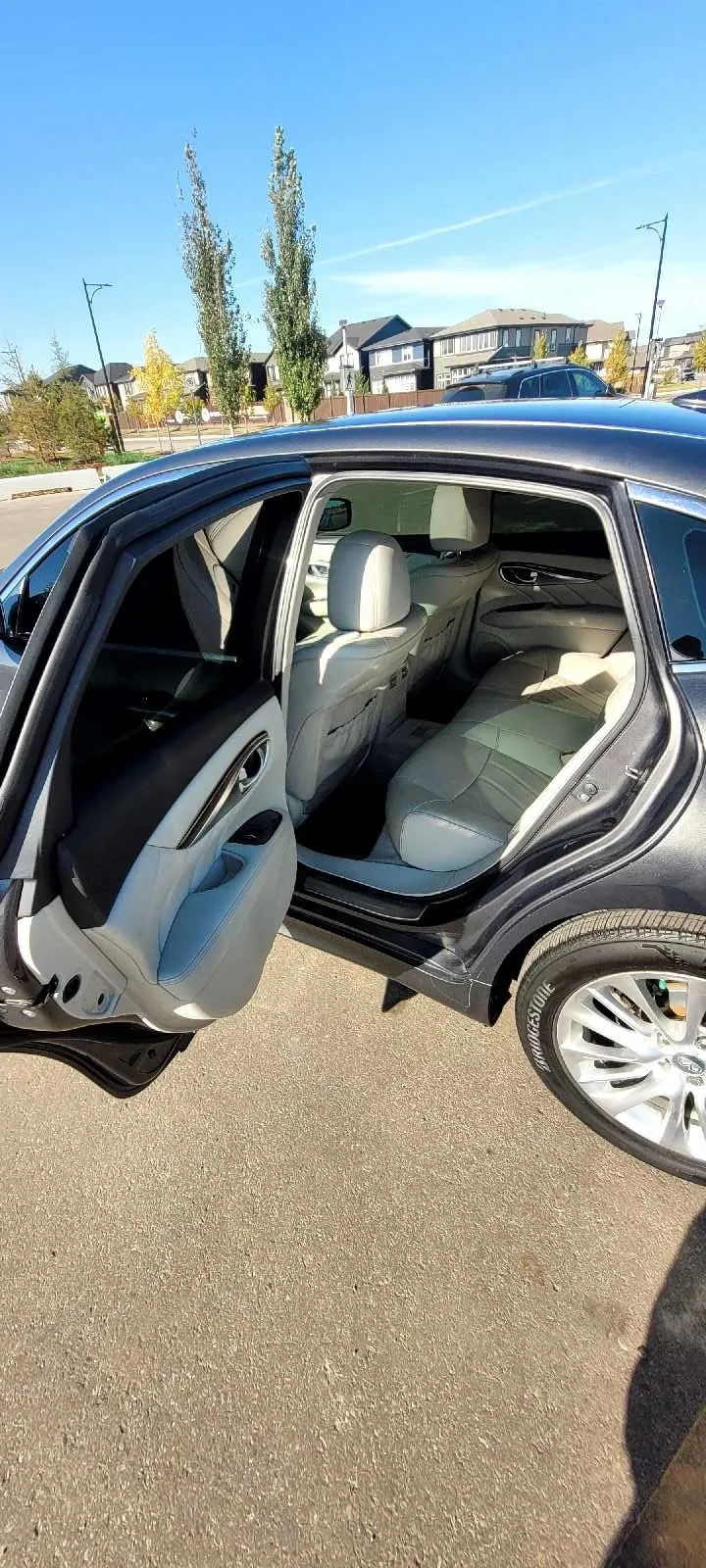 Infiniti M37X 2012 photo 3