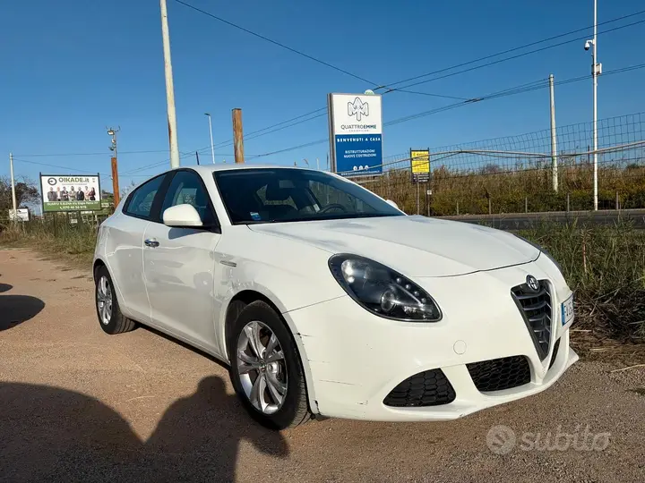Alfa Romeo Giulietta 2015 photo 2
