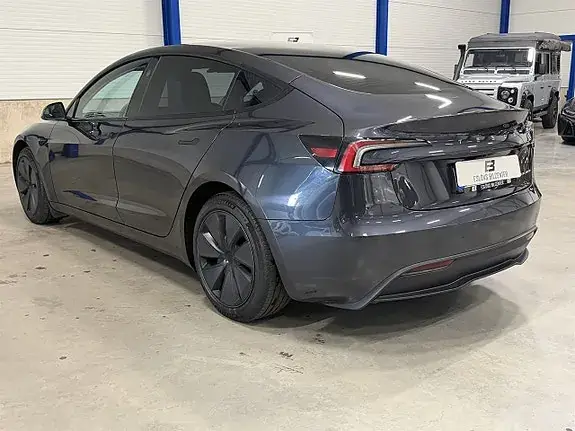 Tesla Model 3 2024 photo 4