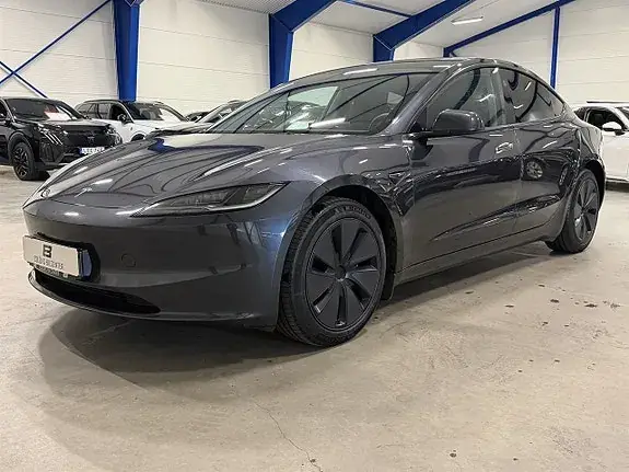Tesla Model 3 2024 photo 2