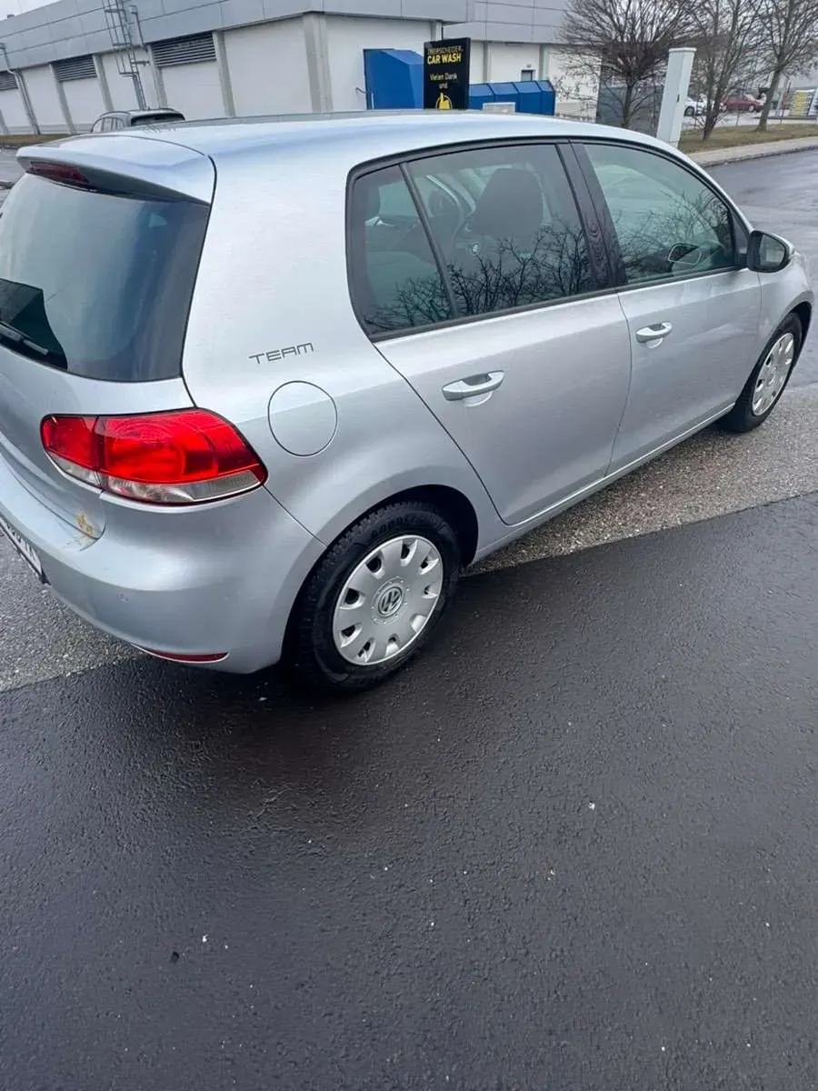 Volkswagen Golf 2010 photo 3