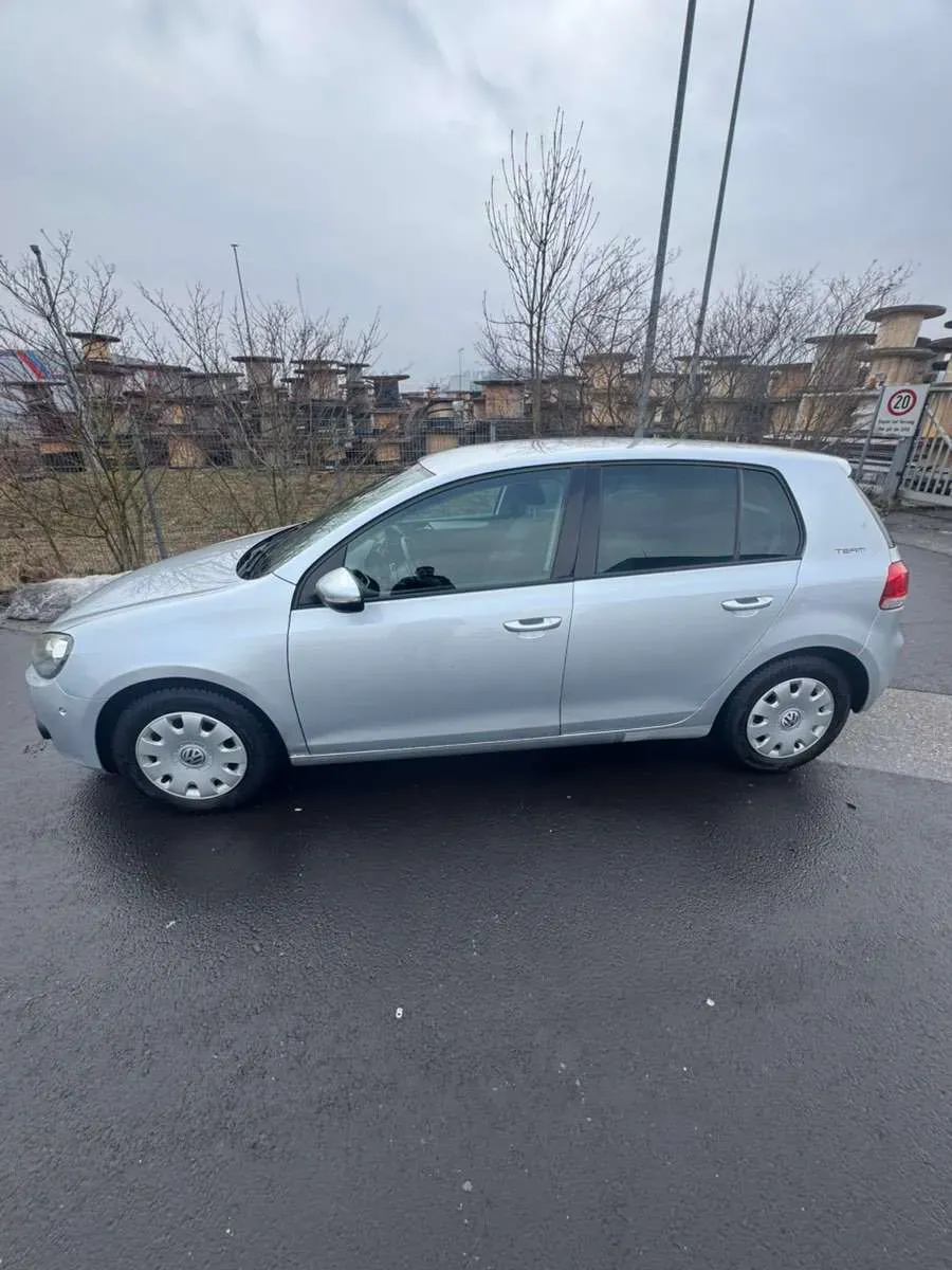 Volkswagen Golf 2010 photo 2