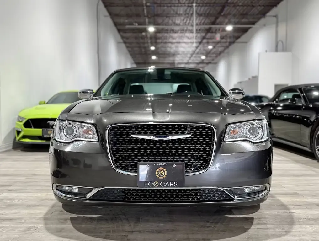 Chrysler 300 2019 photo 2