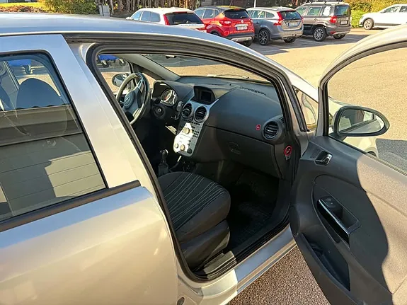 Opel Corsa 2011 photo 5