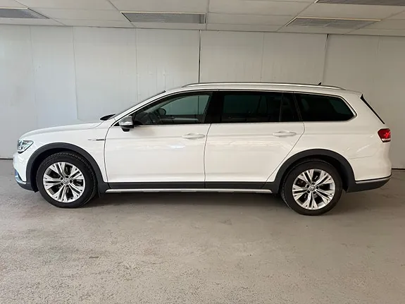 Volkswagen Passat Alltrack 2018 photo 2