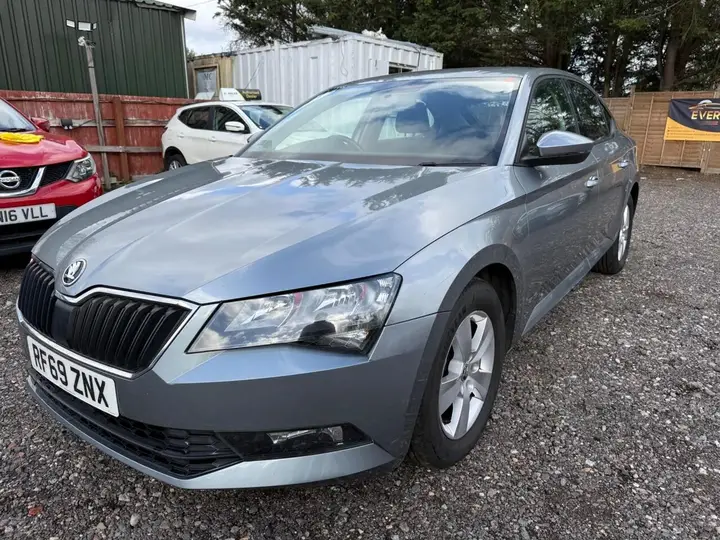 Skoda Superb 2026 photo 3