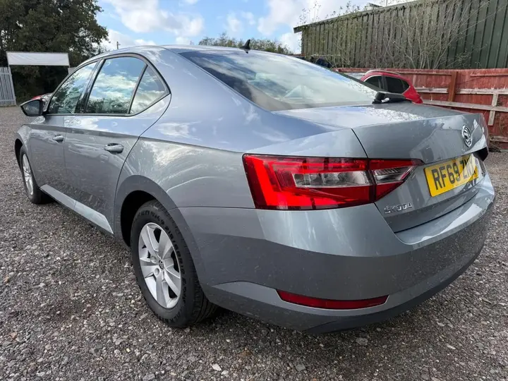 Skoda Superb 2026 photo 4