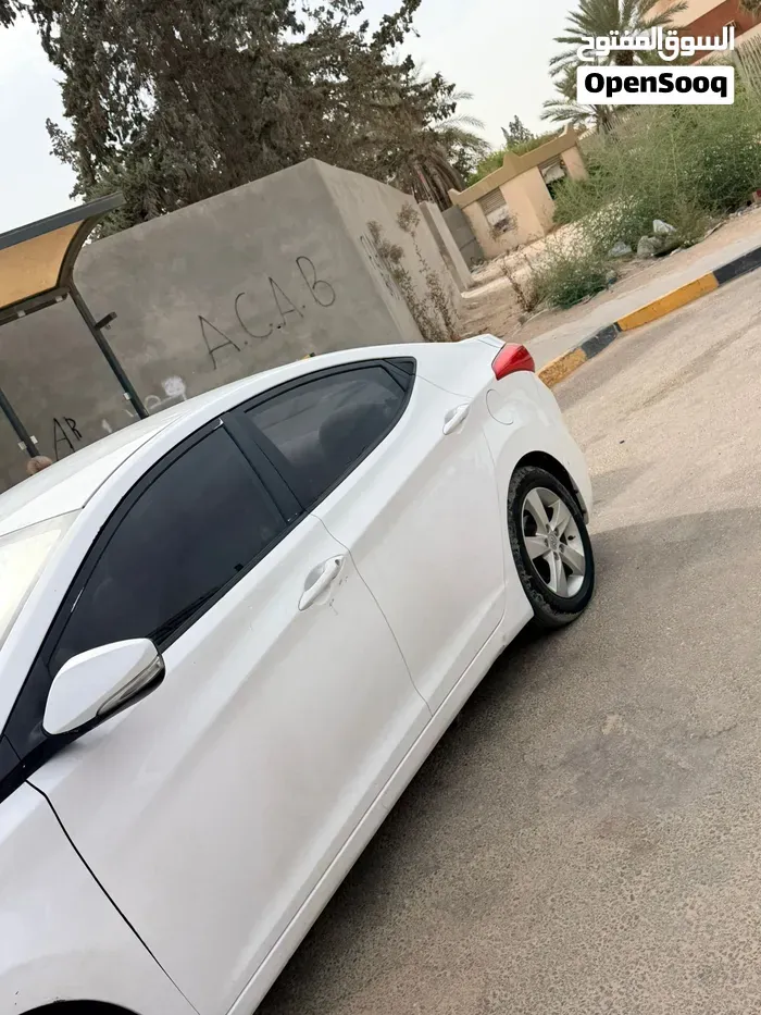 Hyundai Elantra 2013 photo 4