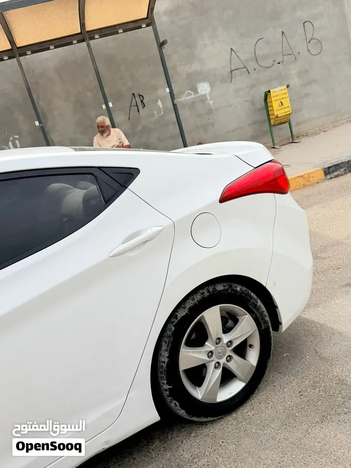 Hyundai Elantra 2013 photo 2